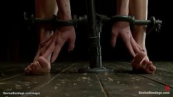 play तंगी और hogtied गोरा पीड़ा