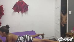Reproduzir Tranny Fetish: Hot Shemale Pornstar visita e fode em lingerie