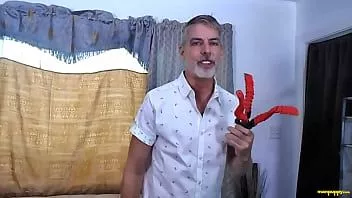 play Gay dilf richard lennox vous transforme en son jouet de baise