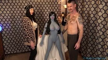 play Déballage et baise notre nouvelle poupée sexuelle réaliste elfe bleu - mrxmrscox