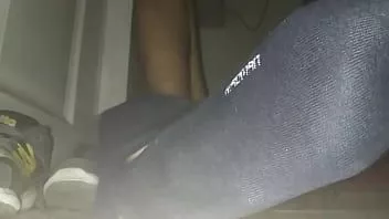 播放 蓝色的汗袜子和射液的赤脚