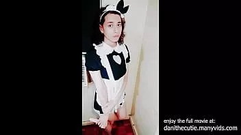 Reproducir Pretty face tgirl amateur dani única iha es tu linda criada para la noche que no puede resistirse a follarse a sí misma en lugar de hacer su trabajo