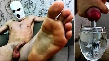 play Russischer Mann dominiert und fickt dich mit Dirty Talk! Cumming für dich in einem Glas Wasser! Fußfetisch