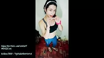 Oynat Danica única iha, boks sınıfına gitmek yerine onu becermeni istiyor.