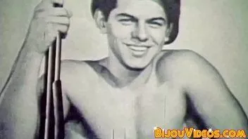 play Des étalons gays musclés classiques branlant leurs bites poilues