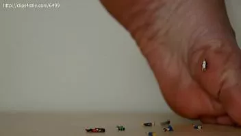 play Ms dom annihilates the shrunken fleas people high arched crushed
