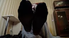 Putar Pemujaan Fetish Kaki dengan Stoking Nilon oleh BadAssBitch yang Dominan