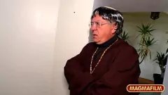 play لقاء جامح لسيدة التنظيف الشقراء الناضجة مع كاهن قرني