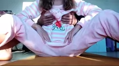 play Kegembiraan anal terlarang Asia Stepdad dengan payudara mungil remaja dan vagina dicukur