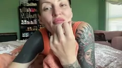 Riproduci Enorme culo twerk regina con giocattoli: gioco di dildo e adorazione del culo