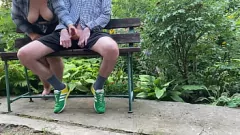 Redare BBW MILF Handjob mă face la un cumshot în aer liber dezordonat cu țâțele ei naturale uriașe